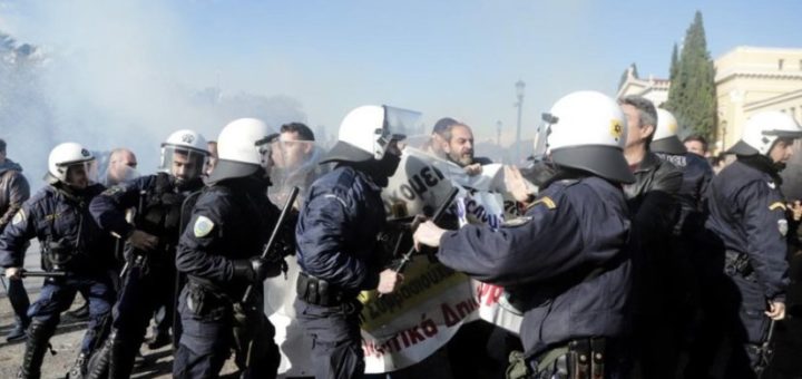 Αποτέλεσμα εικόνας για La Grecia verso la privatizzazione della sanità. Incidenti ad Atene