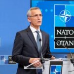 Ucraina, Stoltenberg rompe il tabù NATO: “Kiev usi le armi alleate per colpire la Russia”